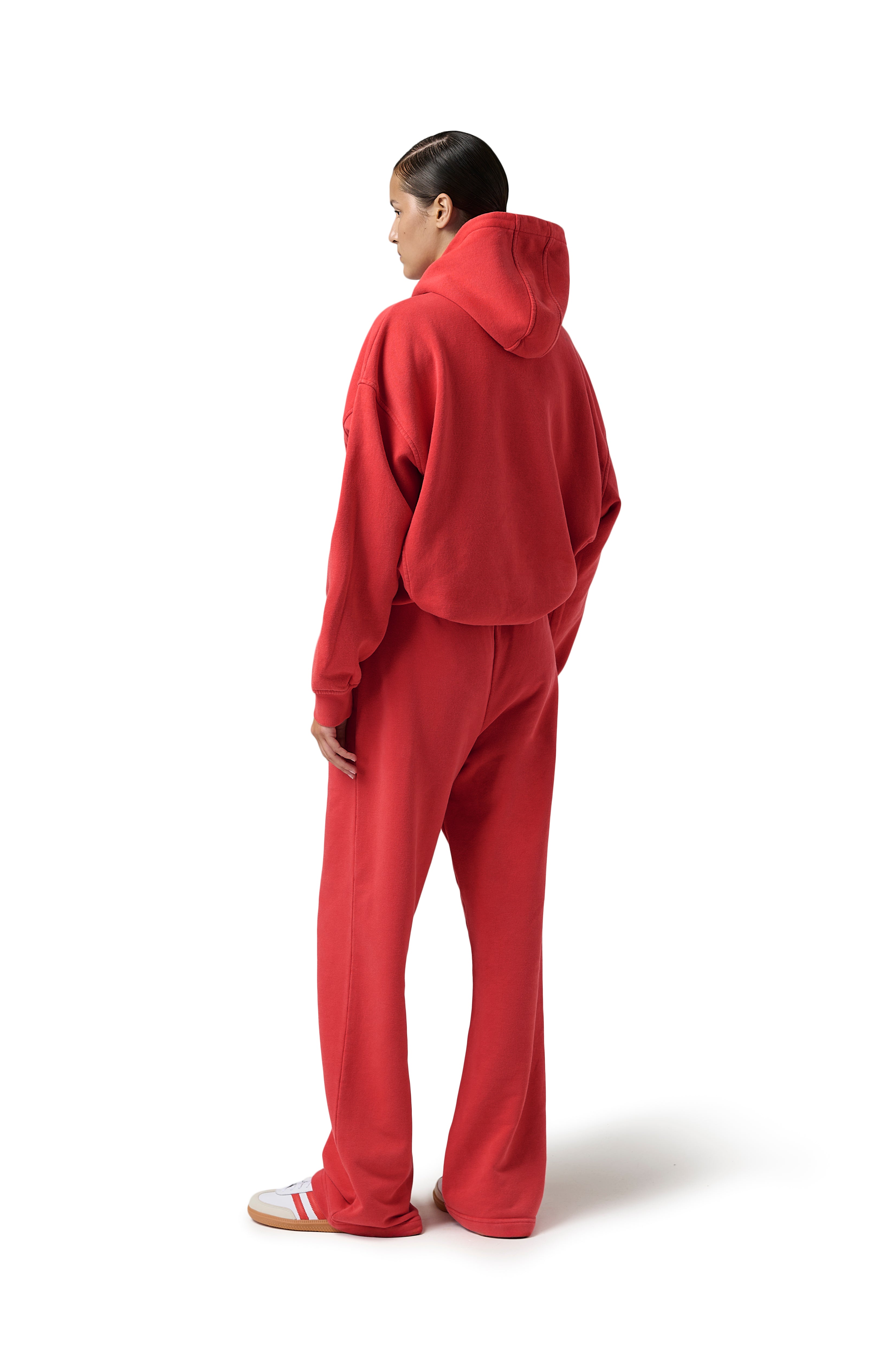 Model Scarlett is 5'8" and wears a size S.